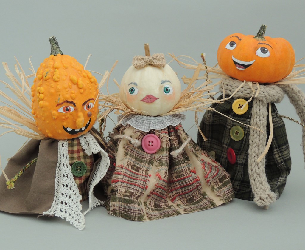 jenna pan handmade fait main craft artisan artisanat whimsical visage grimace jouet poupée expression sourire tissus figurine story histoire collectible figurines figures figurine figure pumpkin citrouille epouvantail scarecrows puppet 