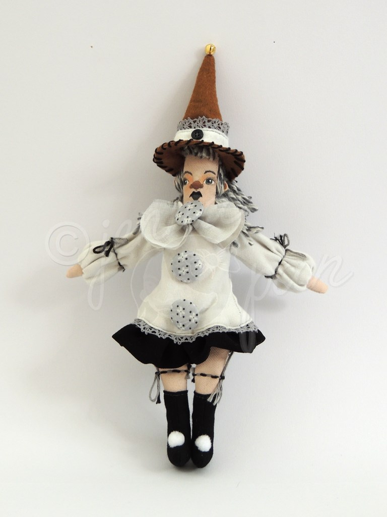 the mini grey witch doll jenna pan Mini Sorcière grise poupée unique artiste artisanale ooak modèle fait main