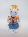 femme chat fille cat lady family handmade craft crafty doll fillette benjamine famille chat salopette jenna pan poupée artiste fabrication artisanale ooak tissus couture modèle unique bleu fleurs vintage nostalgie bijou laine rigolo craftswork 