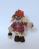 petit épouvantail bordeaux little maroon scarecrow jenna pan poupée doll fait main handmade modèle unique one of a kind artisanat artisan craft automne monstre laine tissus